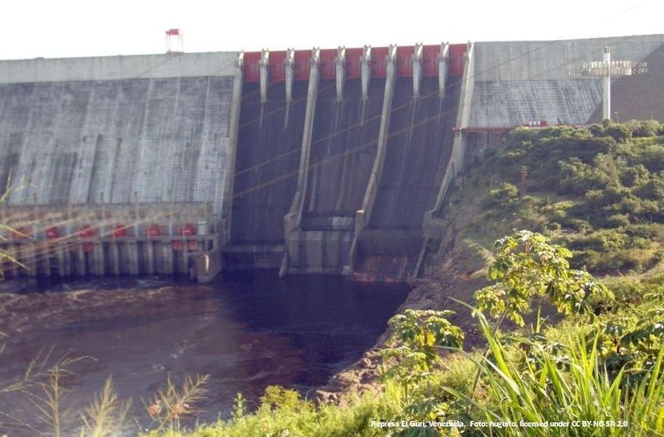 una represa venezolana, El Gurí, hacia frontera con uyana